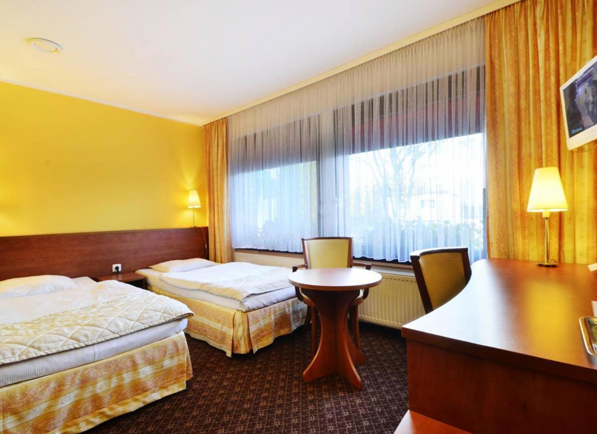 Hotel Astra Tajemniczy Ogrod Poznan Exterior photo